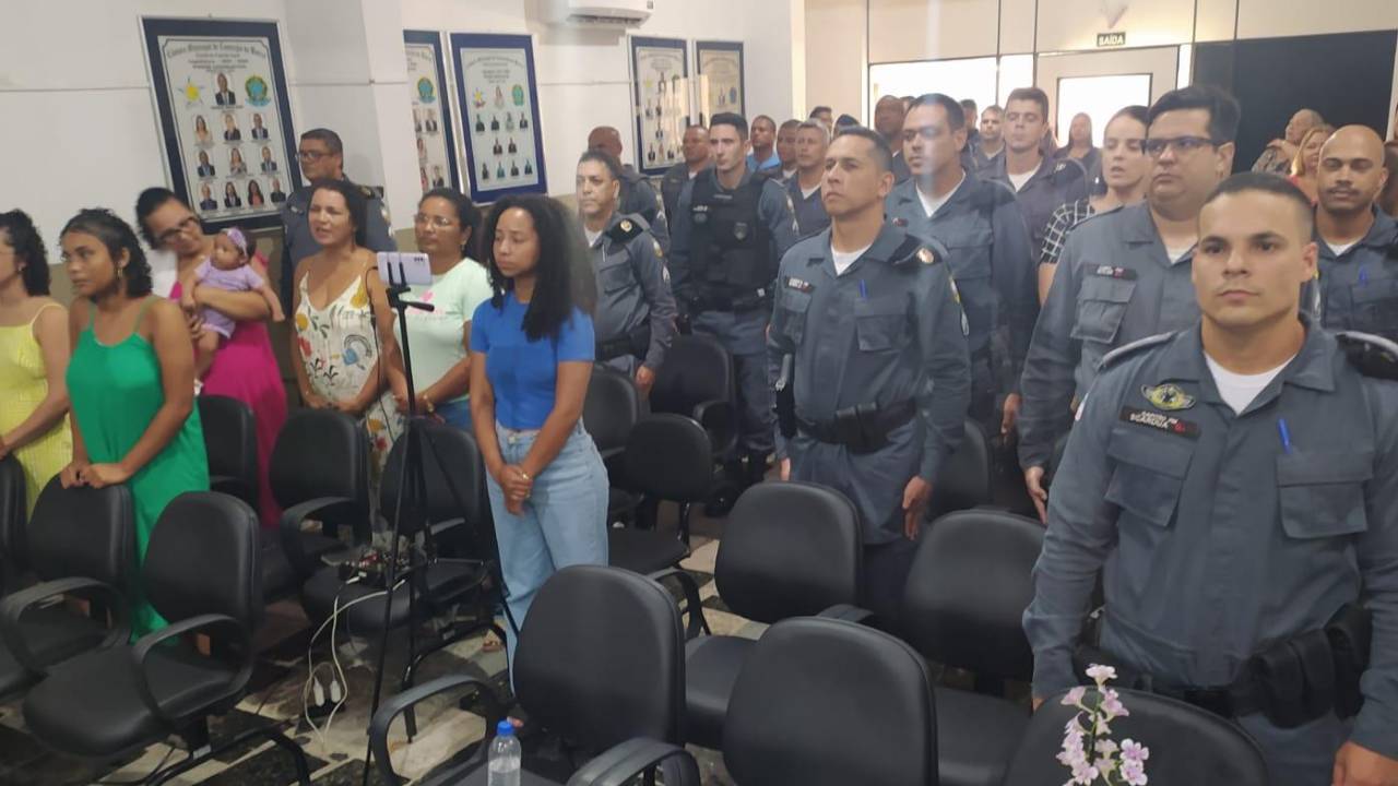 Câmara faz entrega de honrarias a membros da Polícia Militar de Conceição da Barra, ES